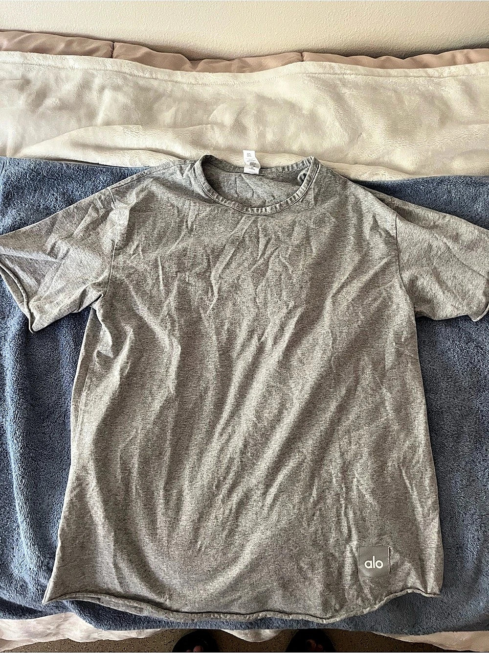 alo Short Sleeve Tee in Gray Size Small Like New